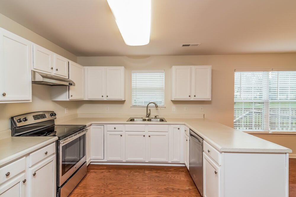 4-Bed Rental on 1864 Devon Dr photo 5