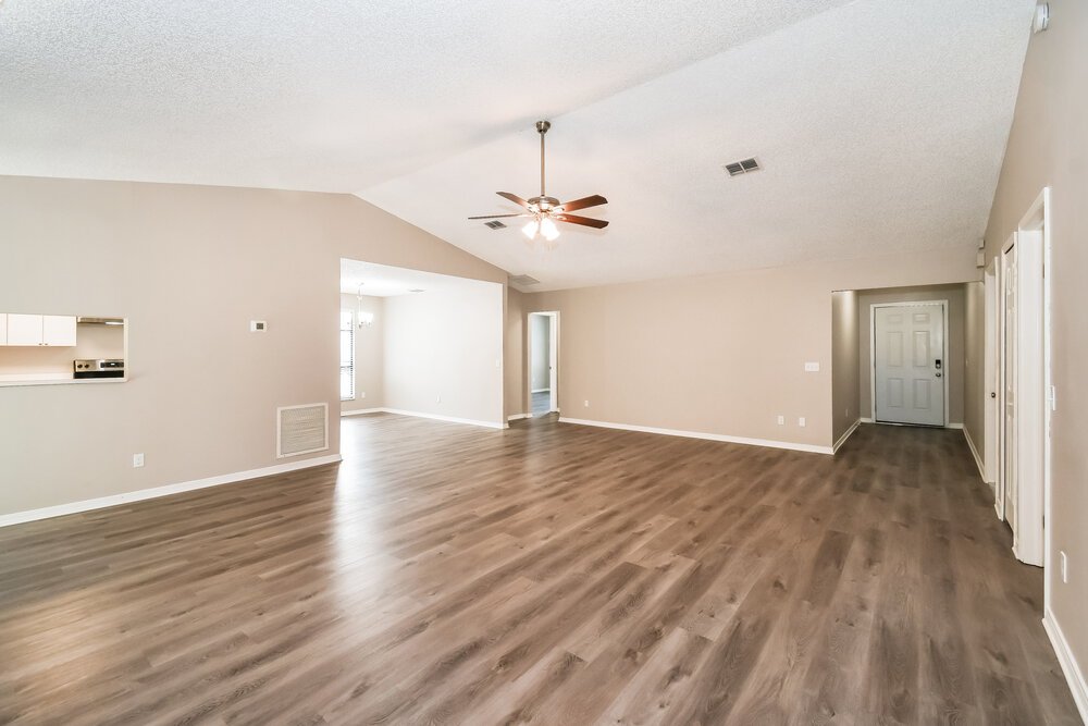 3-Bed Rental on 6267 Island Forest photo 5