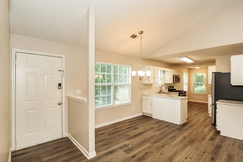 3-Bed Rental on 1310 Waterton Trl photo 5