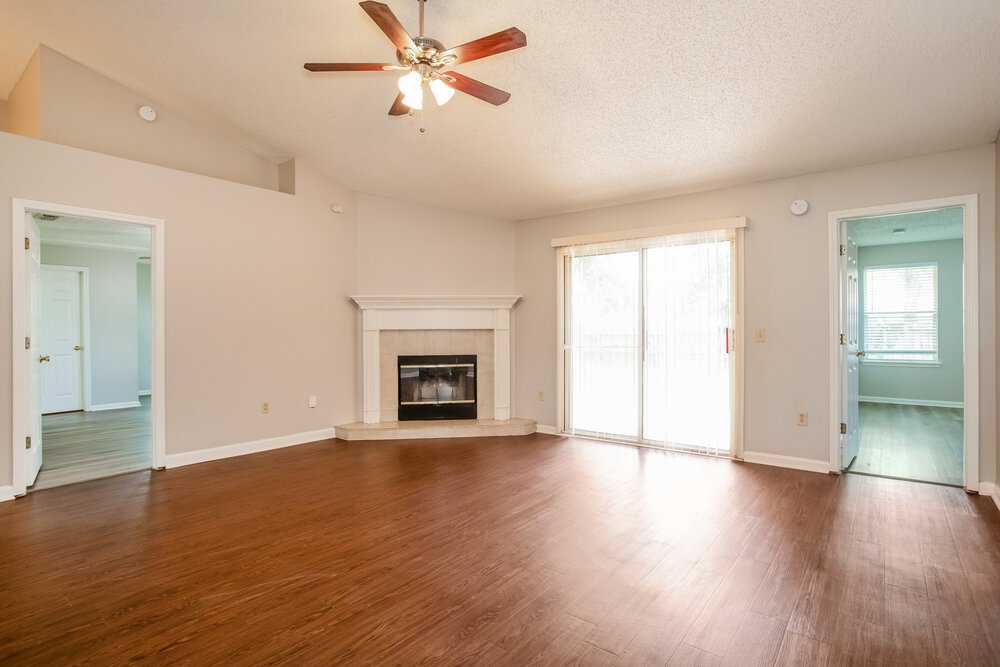 4-Bed Rental on 3268 Avalon Dr photo 5