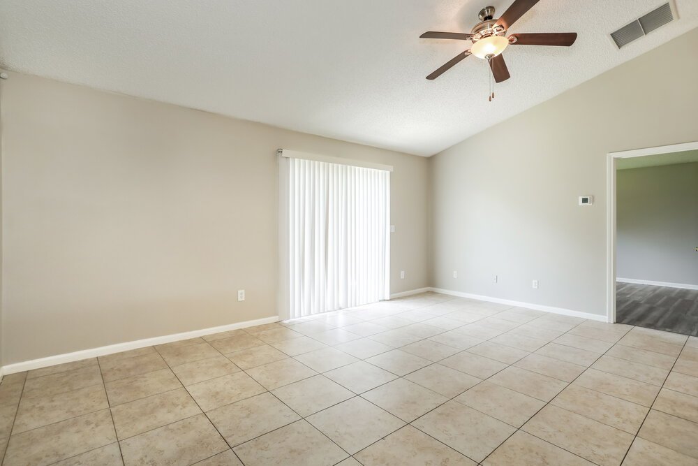 4-Bed Rental on 1371 Summerbrook Dr photo 5