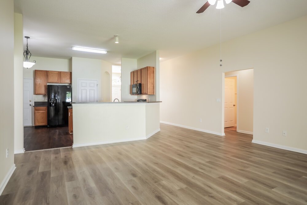 4-Bed Rental on 3460 Live Oak photo 5