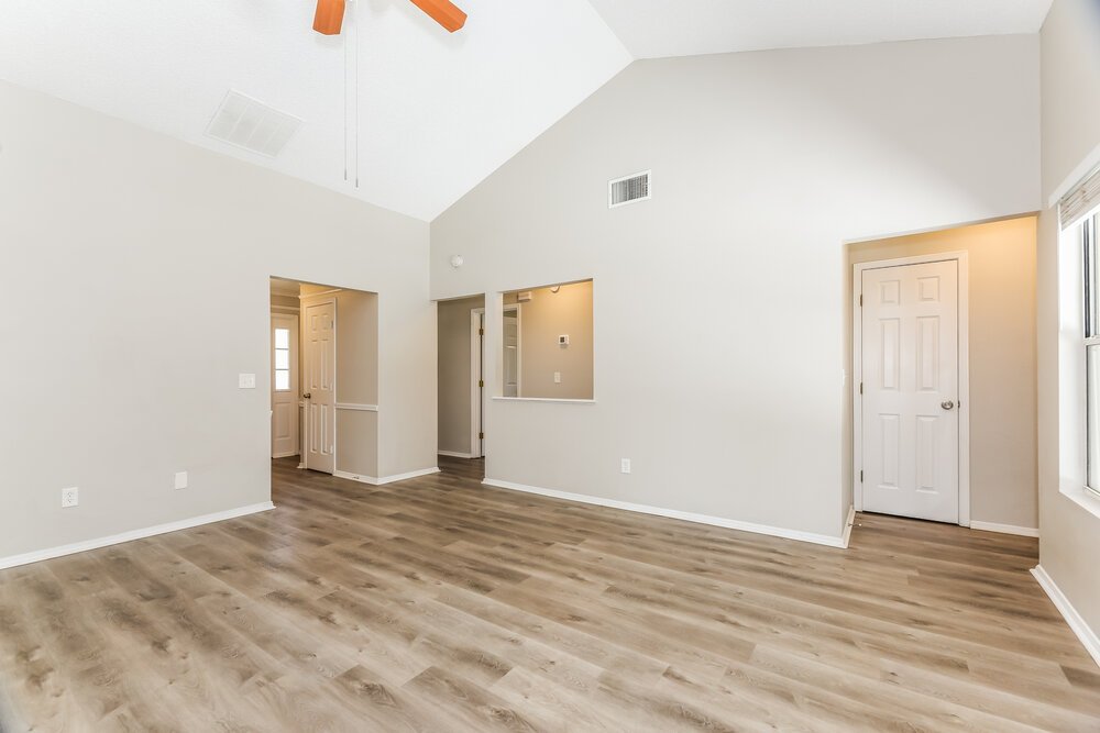 3-Bed Rental on 12725 Serenade Cir photo 5