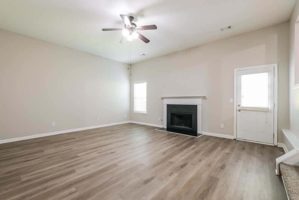 4-Bed Rental on 1260 Red Cedar photo 5