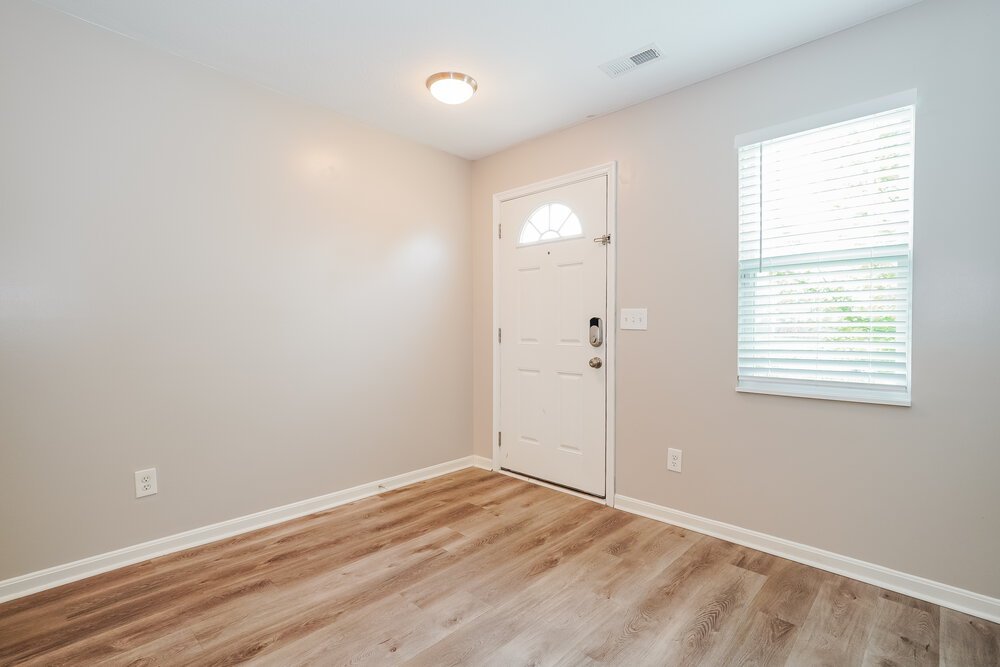 4-Bed Rental on 7500 Willow Leaf photo 5
