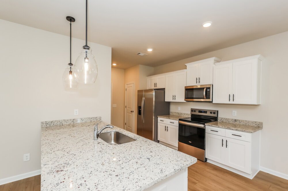 3-Bed Rental on 660 Mackenzie Cv photo 5