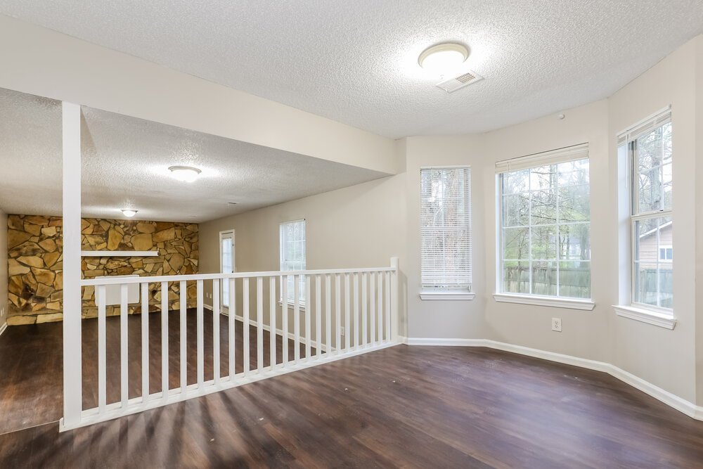 4-Bed Rental on 1367 Misty Ridge photo 6