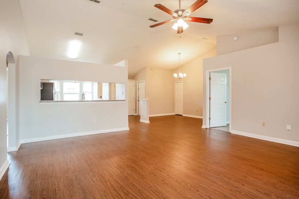 4-Bed Rental on 3268 Avalon Dr photo 6