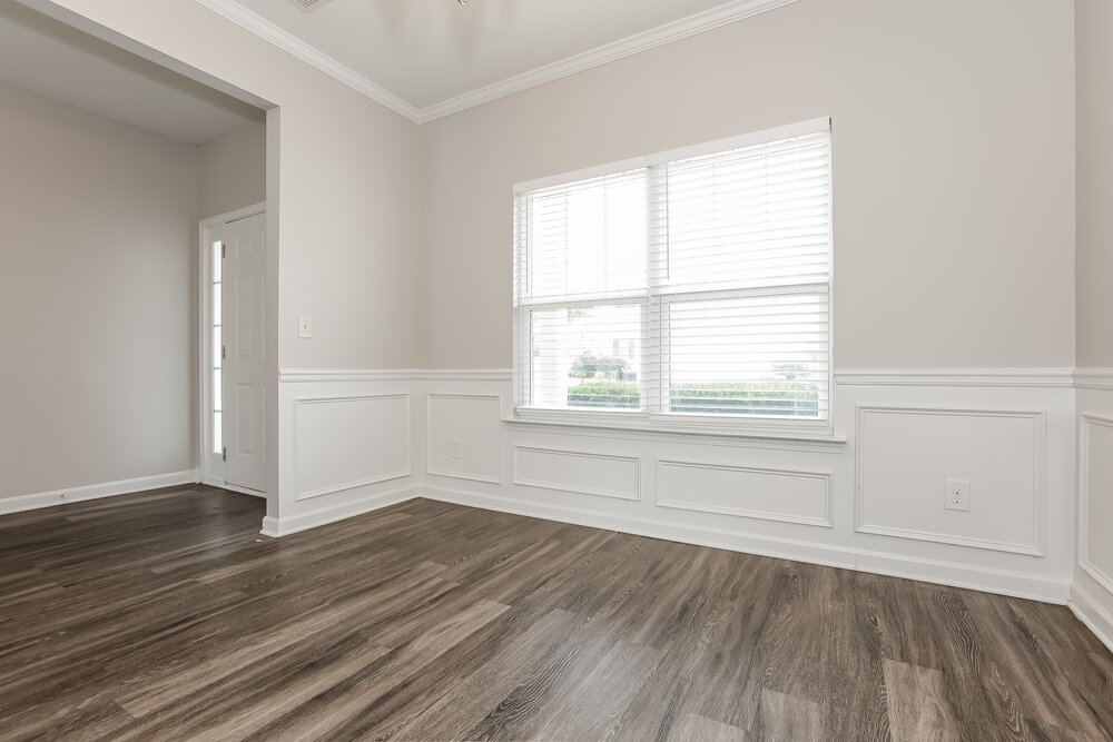 4-Bed Rental on 326 Crescent Woode photo 6
