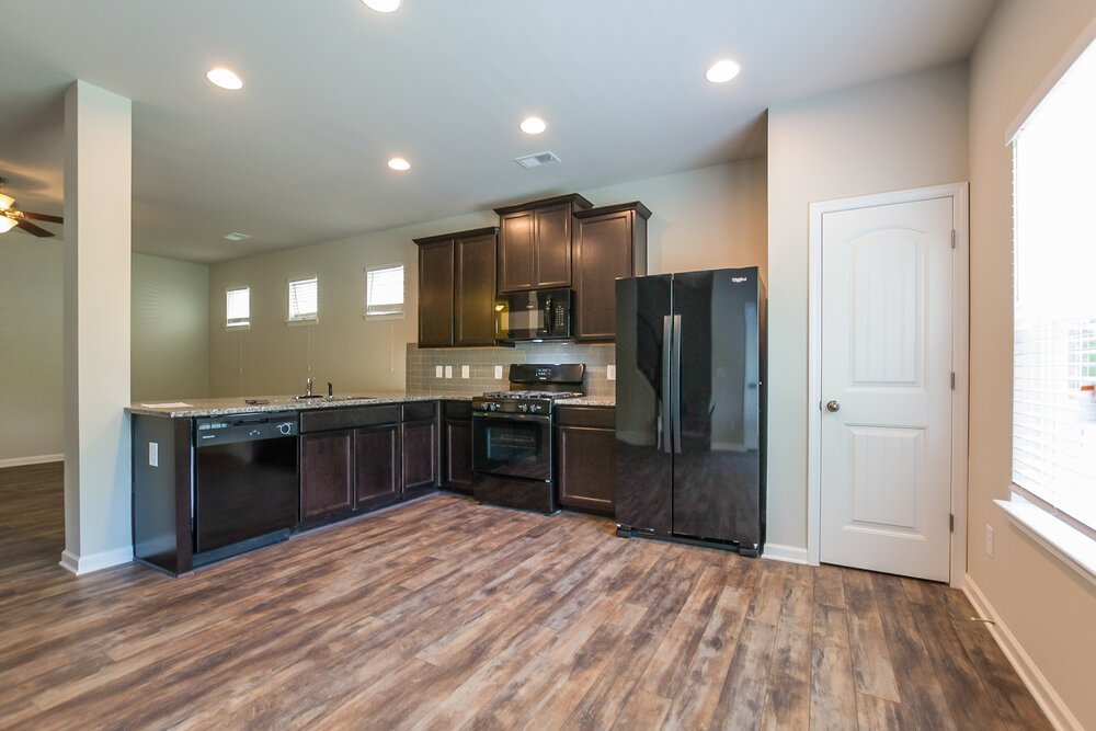 3-Bed Rental on 357 E Broad photo 6