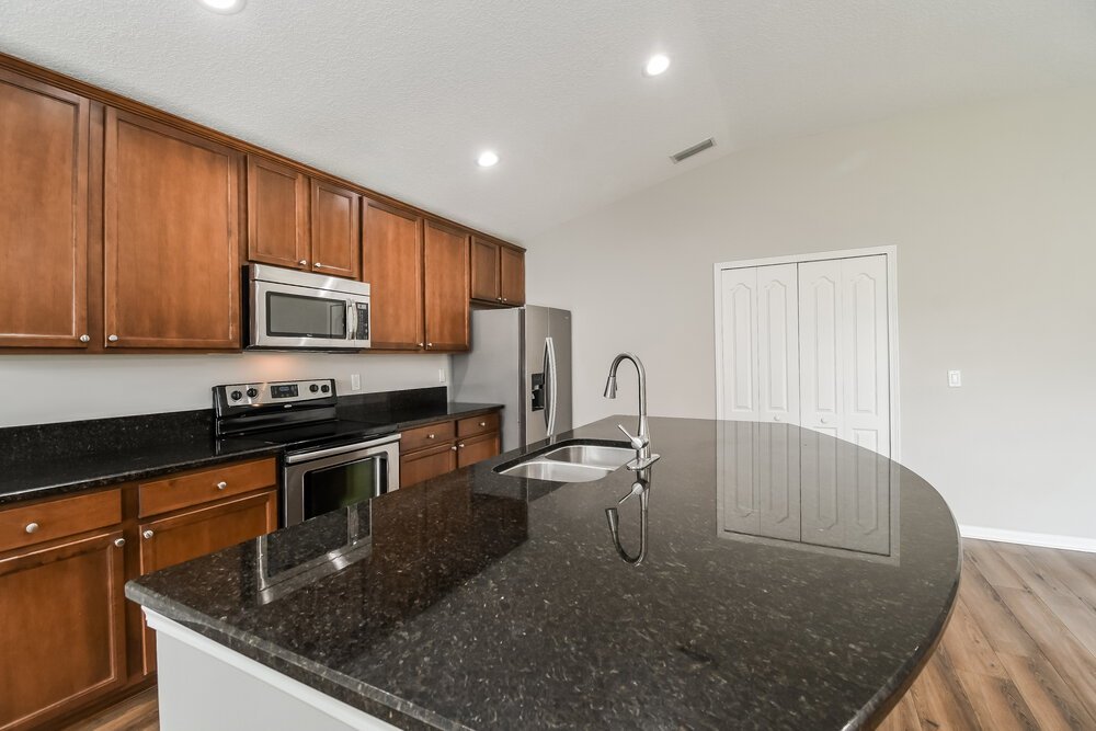 4-Bed Rental on 1706 Foggy Day photo 6