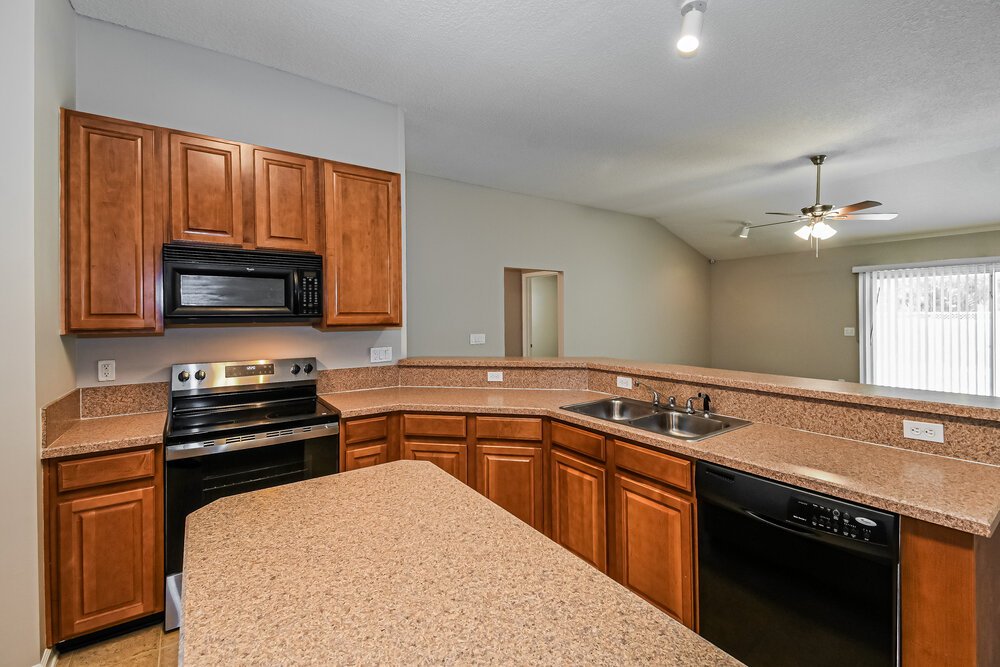 3-Bed Rental on 9225 Hawks Run photo 6