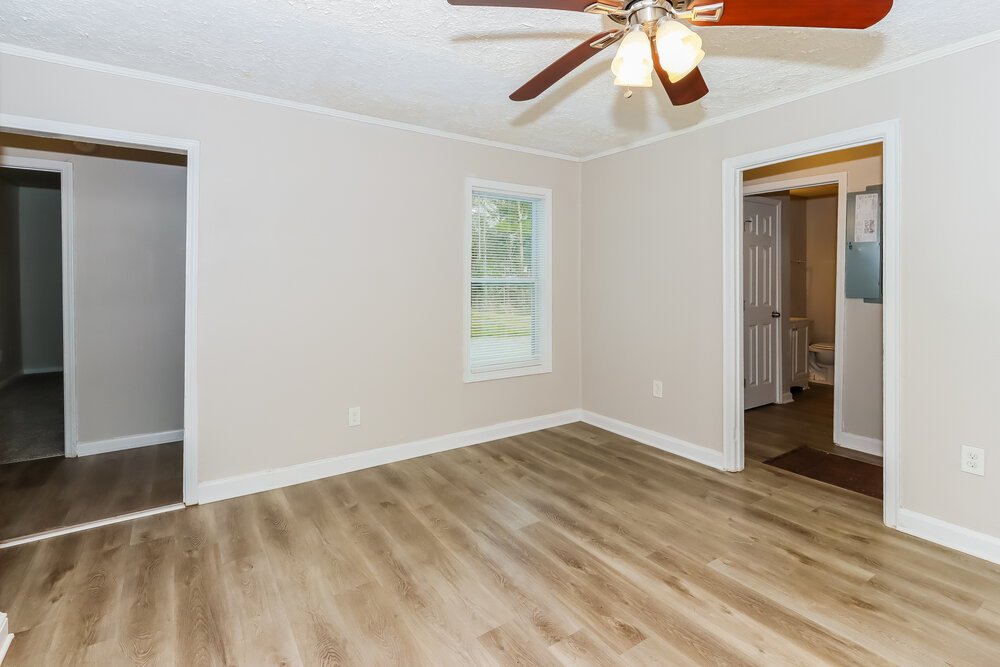 3-Bed Rental on 1308 Greenbriar Drive photo 6