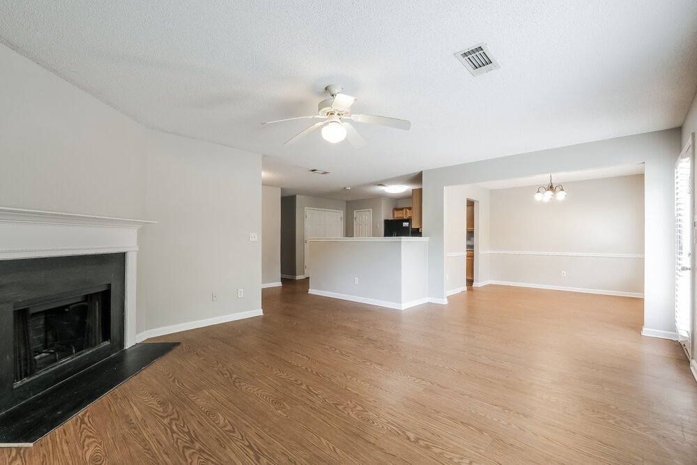 4-Bed Rental on 3038 Summer Breeze photo 6