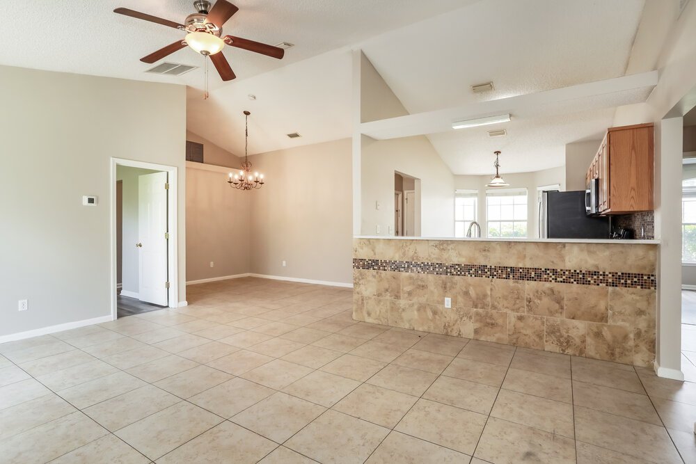 4-Bed Rental on 1371 Summerbrook Dr photo 6