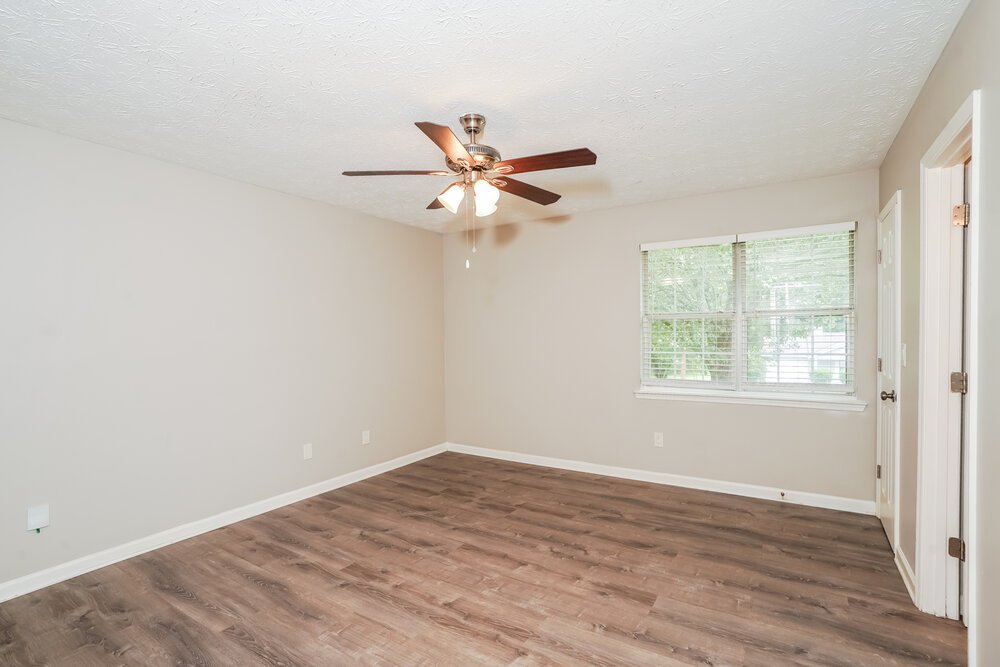3-Bed Rental on 915 Walnut Creek photo 6