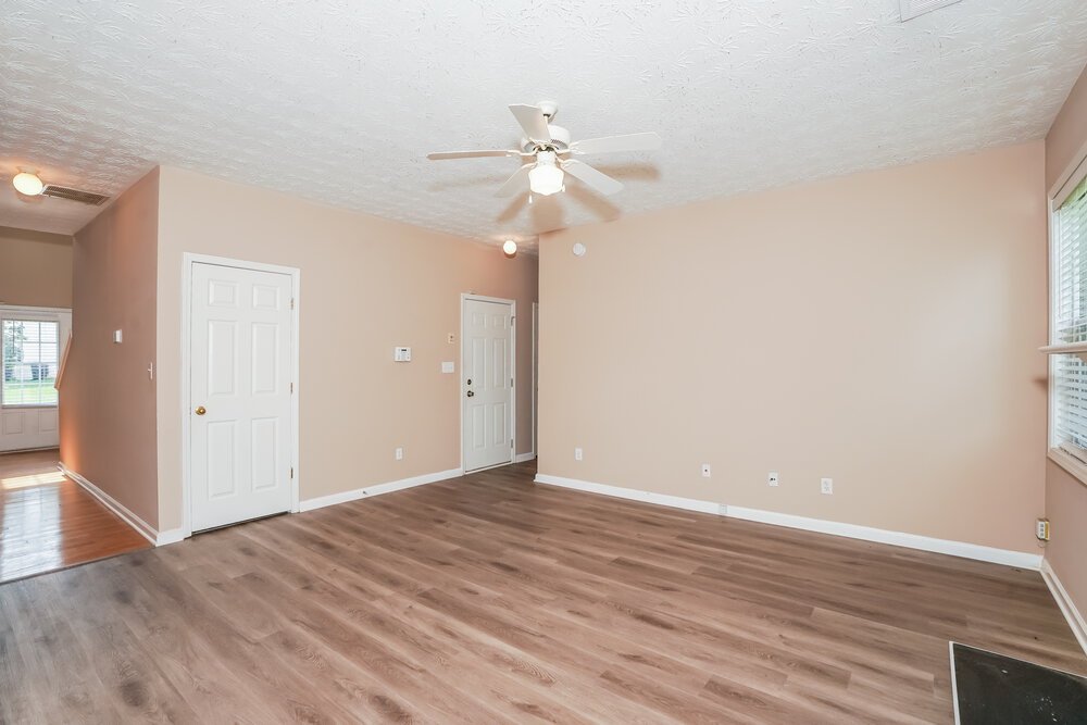 4-Bed Rental on 1000 Maple Leaf photo 6