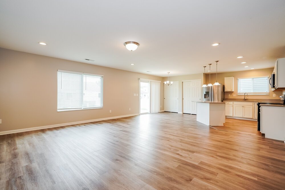 4-Bed Rental on 7500 Willow Leaf photo 6
