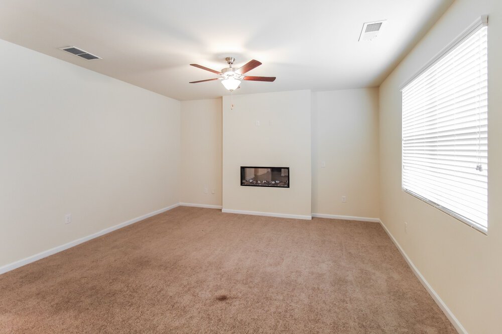 4-Bed Rental on 295 Hamilton Pointe photo 6