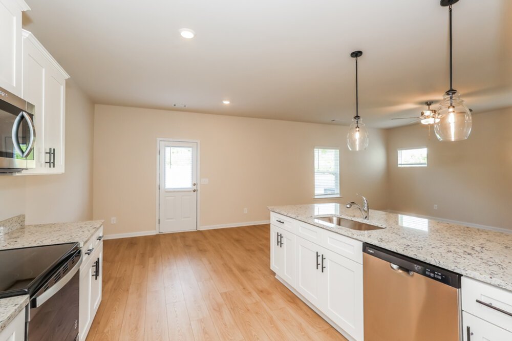 3-Bed Rental on 660 Mackenzie Cv photo 6