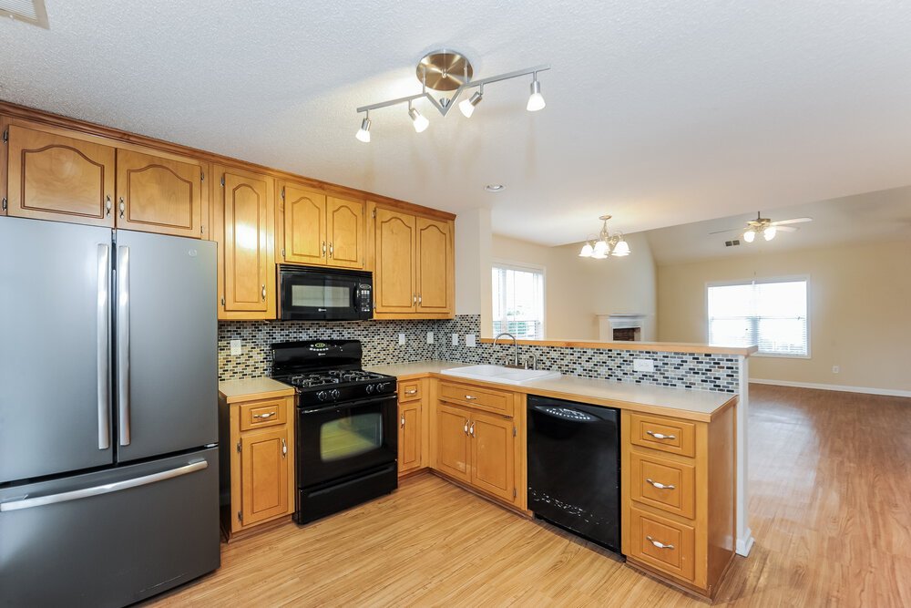 3-Bed Rental on 216 Mackenzie Ct photo 7