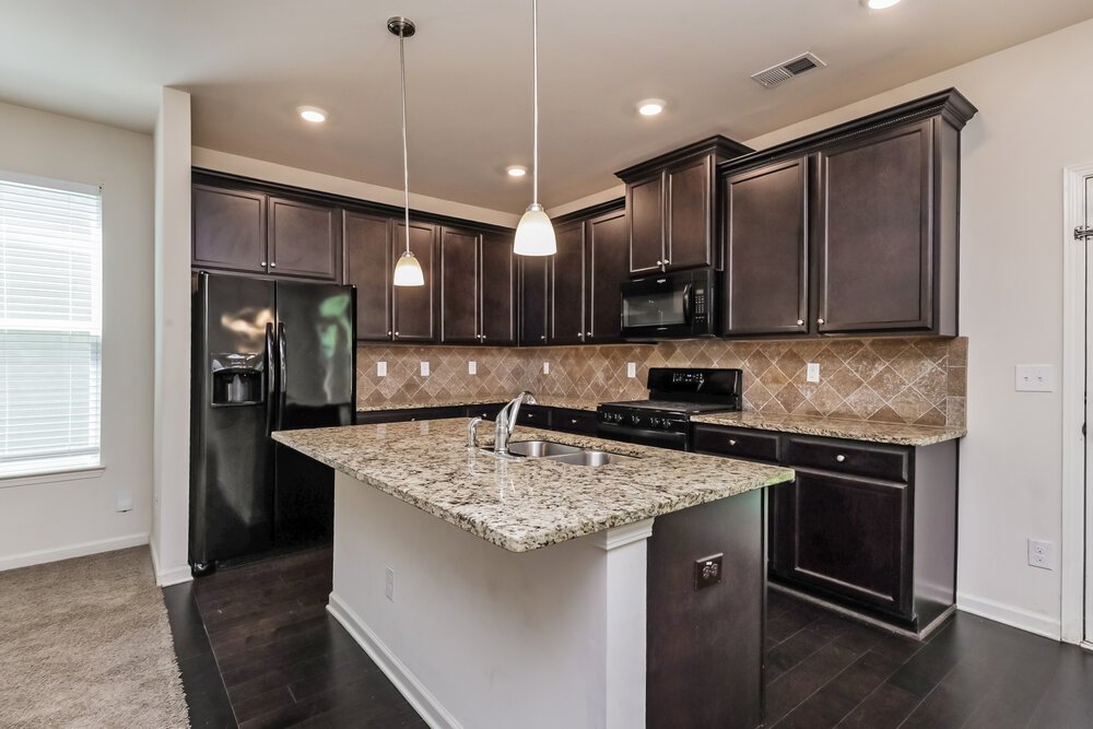 3-Bed Rental on 313 Emporia Loop photo 7