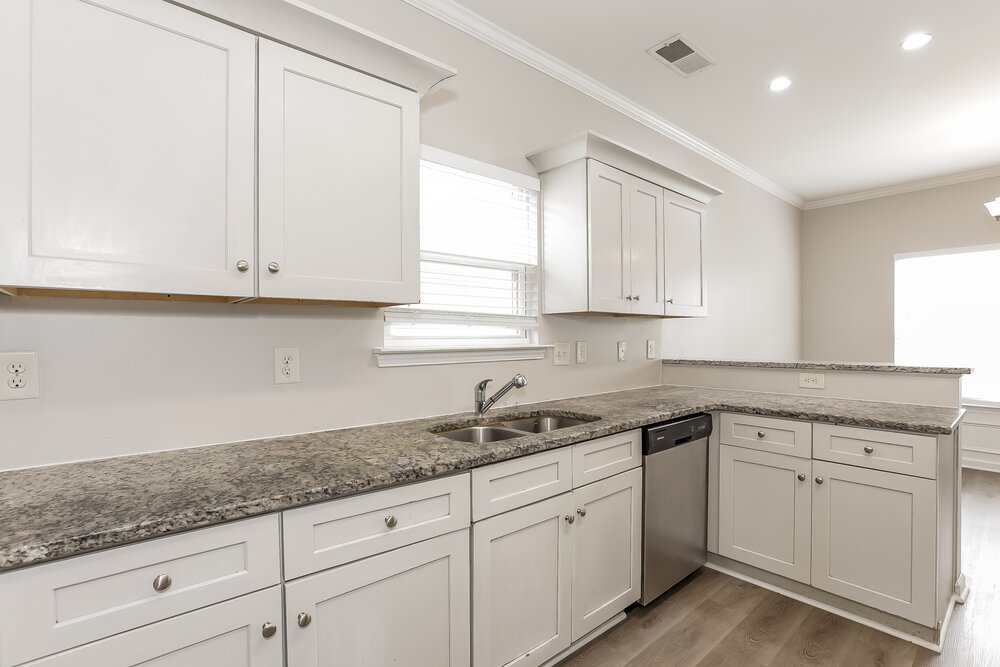 4-Bed Rental on 326 Crescent Woode photo 7