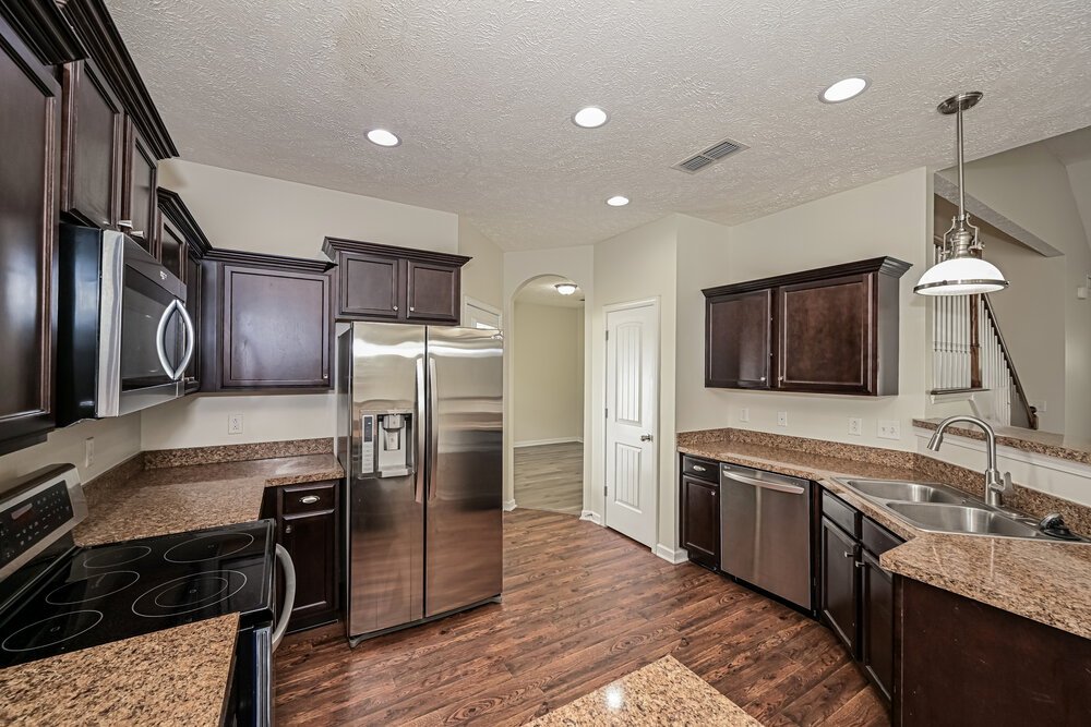 3-Bed Rental on 3524 Oval Hesson photo 7