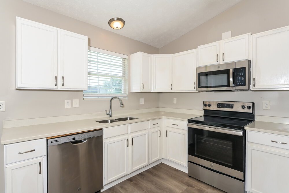 3-Bed Rental on 6149 Raleigh Oaks photo 7