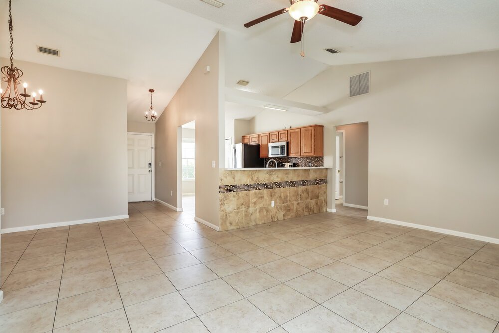 4-Bed Rental on 1371 Summerbrook Dr photo 7