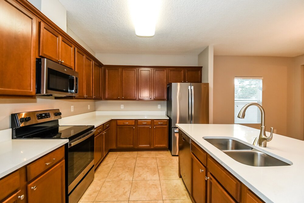 4-Bed Rental on 2325 Creekfront Dr photo 7
