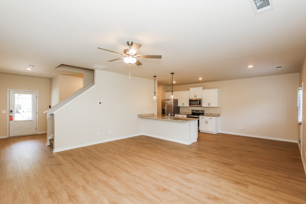 3-Bed Rental on 660 Mackenzie Cv photo 7