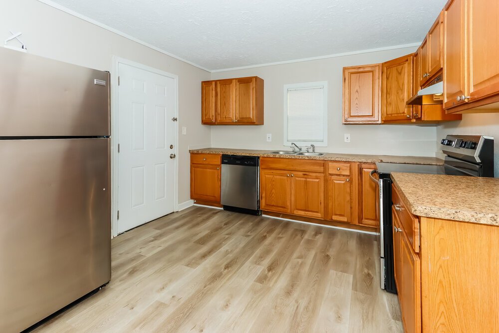 3-Bed Rental on 1308 Greenbriar Drive photo 8