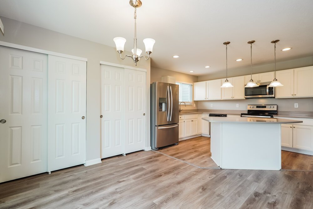 4-Bed Rental on 7500 Willow Leaf photo 8