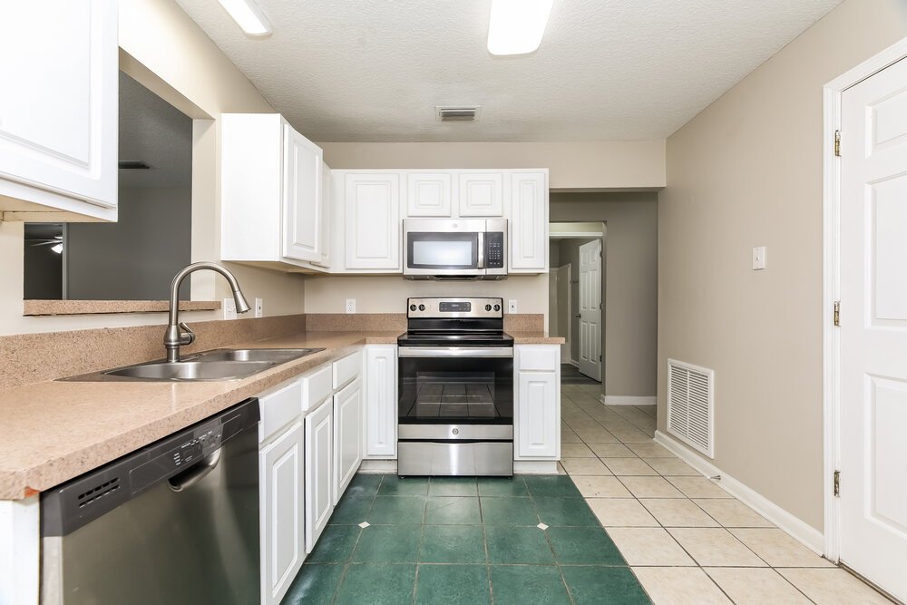3-Bed Rental on 416 S 13th photo 8