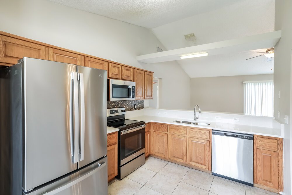 4-Bed Rental on 1371 Summerbrook Dr photo 8