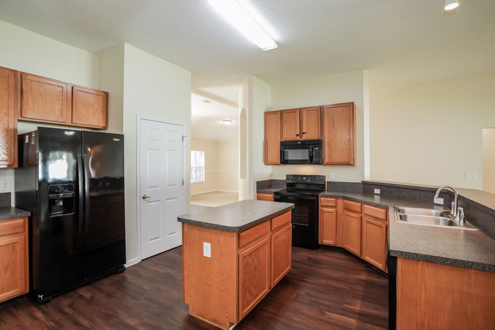 4-Bed Rental on 3460 Live Oak photo 8
