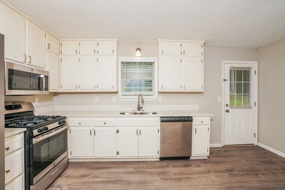 3-Bed Rental on 915 Walnut Creek photo 8