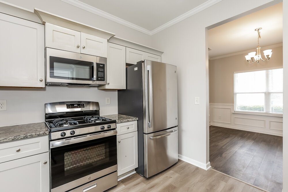 4-Bed Rental on 326 Crescent Woode photo 8
