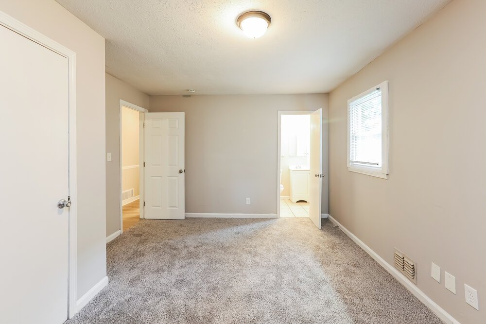 3-Bed Rental on 1338 W Stoneybrook photo 8