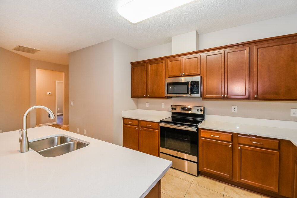 4-Bed Rental on 2325 Creekfront Dr photo 8