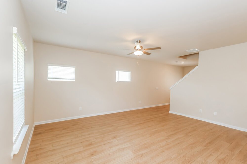 3-Bed Rental on 660 Mackenzie Cv photo 8