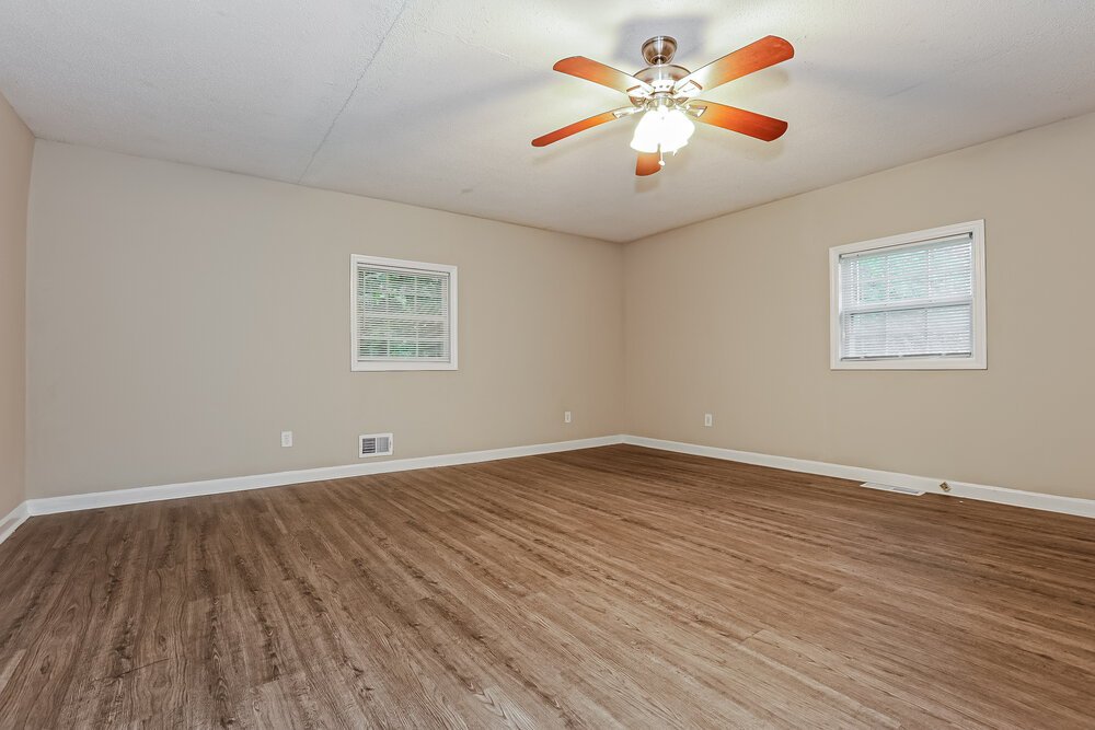 3-Bed Rental on 6570 Elsie Street photo 8