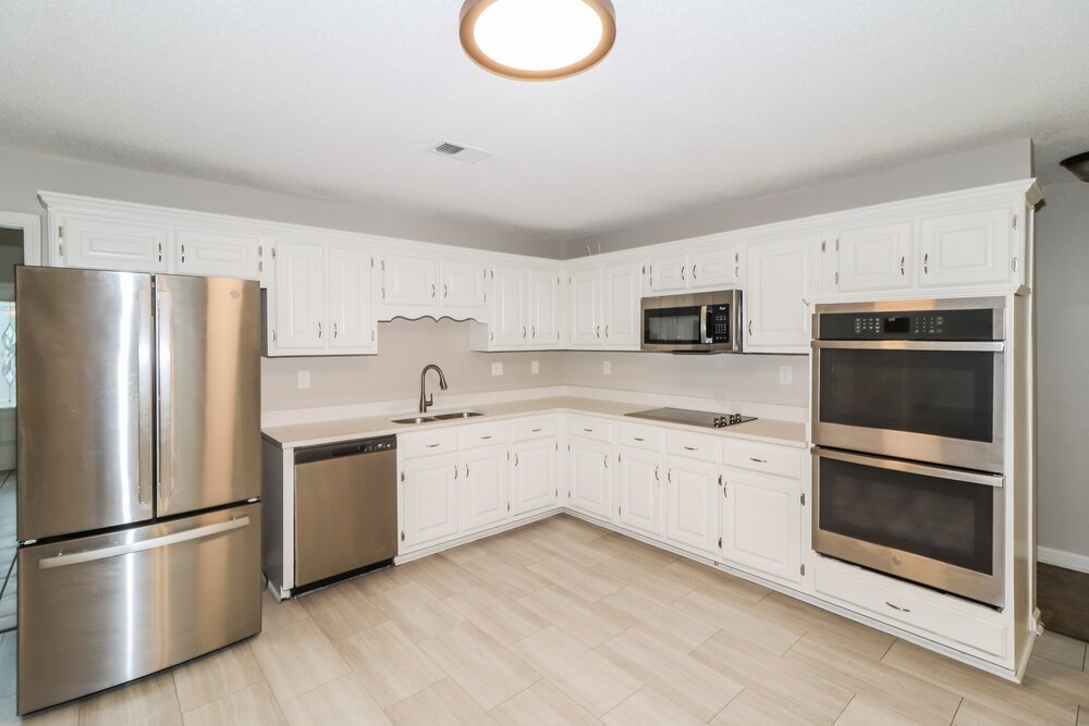 4-Bed Rental on 300 N Ericson photo 8