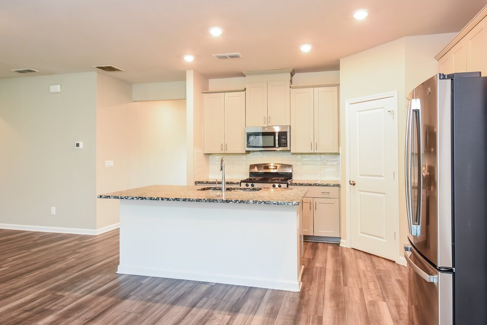 5-Bed Rental on 6068 Hickory Creek photo 9