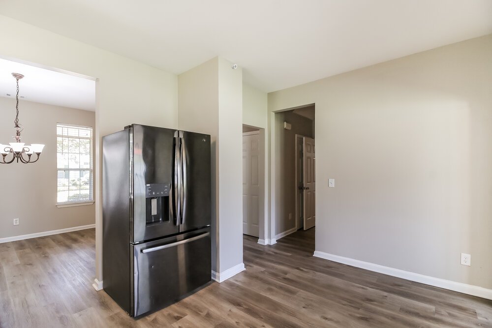 4-Bed Rental on 618 Brookwater Dr photo 9
