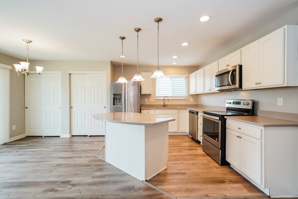 4-Bed Rental on 7500 Willow Leaf photo 9