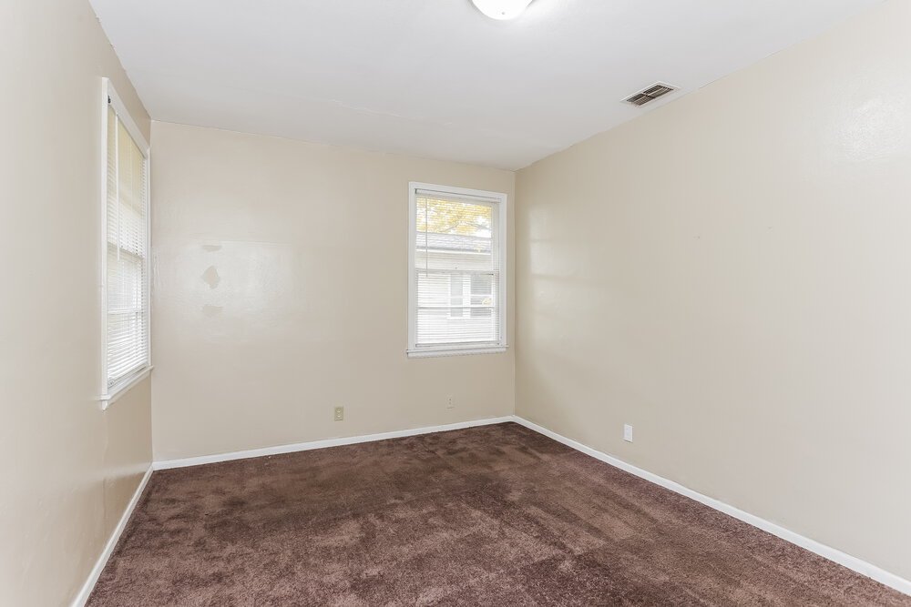 3-Bed Rental on 2025 Prospect St photo 9