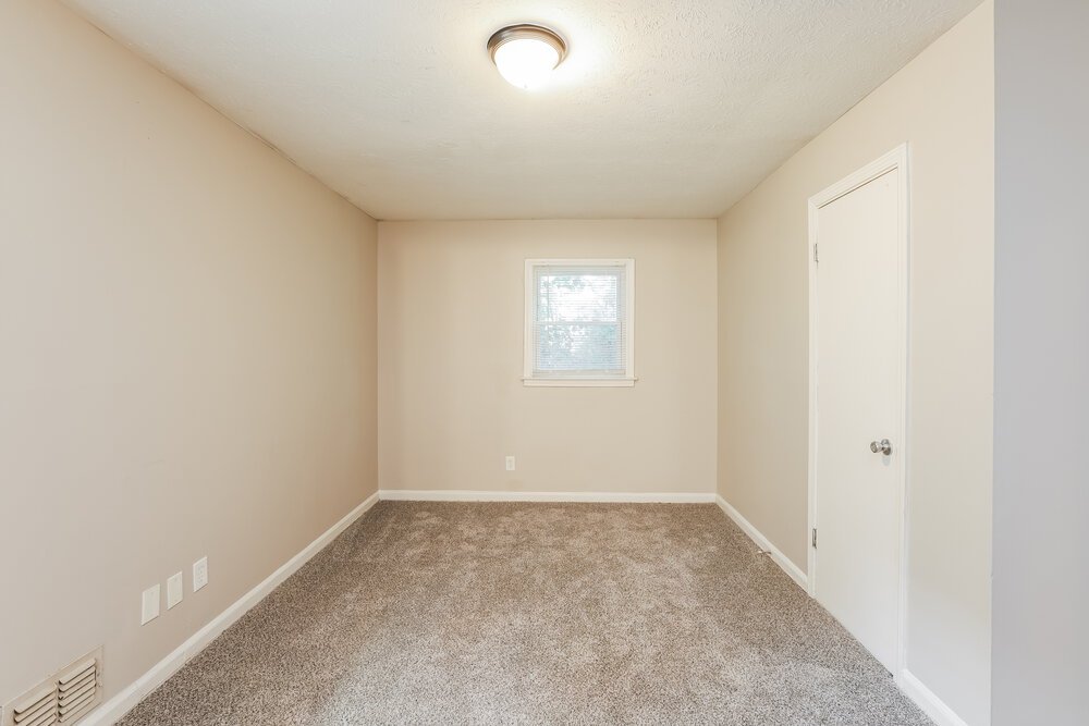 3-Bed Rental on 1338 W Stoneybrook photo 9