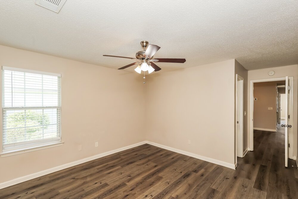 3-Bed Rental on 1310 Waterton Trl photo 9